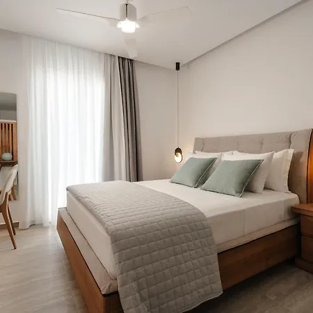 Phaistos Aparthotel 3*